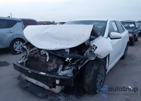 2014 Toyota Camry Le z USA, uszkodzony, nr VIN 4T1BF1FK2EU405682